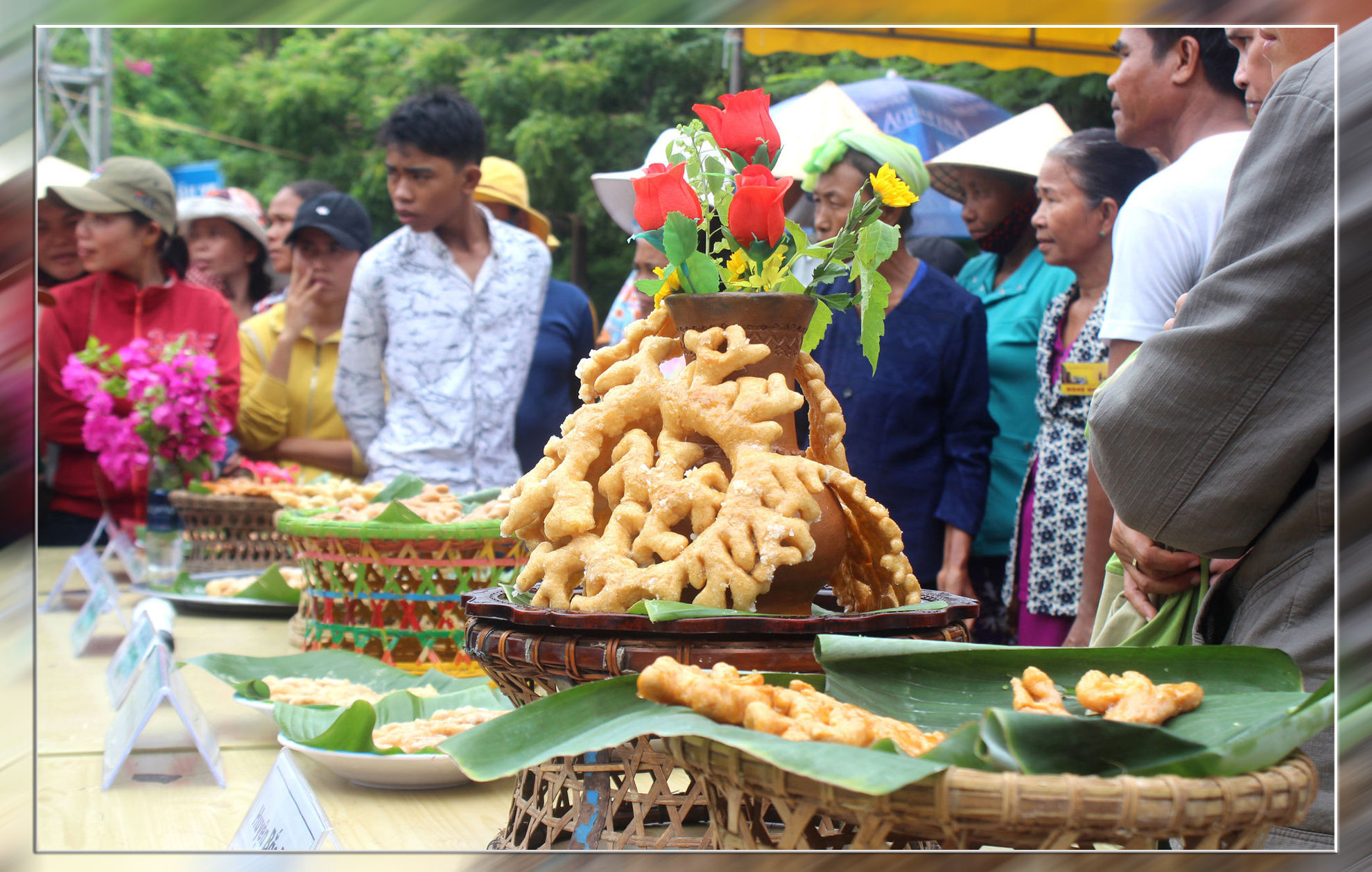 cac-cuoc-thi-nan-banh-gung-luon-thu-hut-dong-dao-du-khach.-.jpg