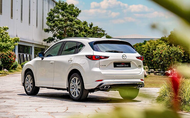 Đuôi xe Mazda CX-5 2026 với cụm đèn hậu LED mới