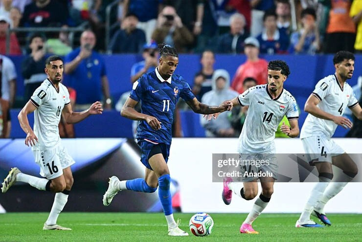 Michael Olise phối hợp cùng Mbappe trong màu áo tuyển Pháp