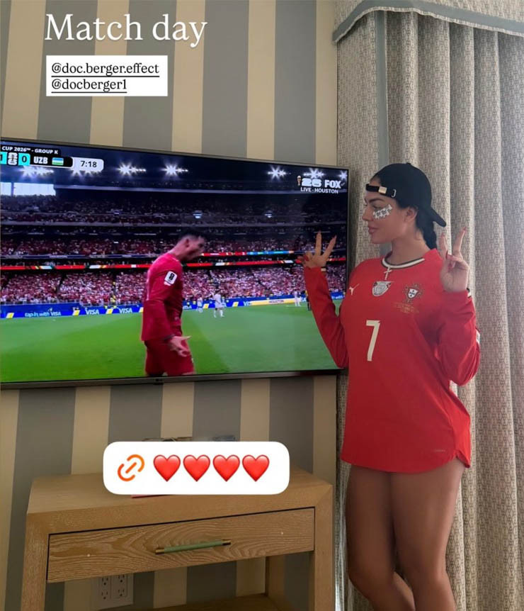 Georgina Rodriguez cổ vũ Ronaldo từ xa