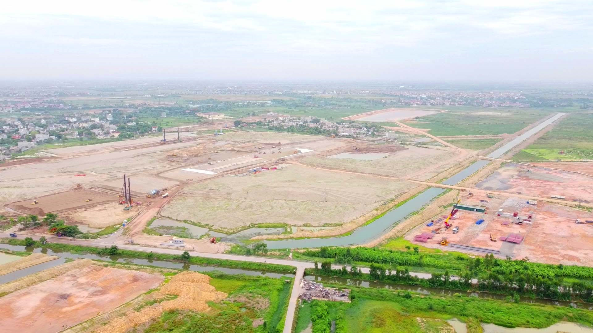 Công trường thi công sân bay Gia Bình sau 10 tháng khởi công