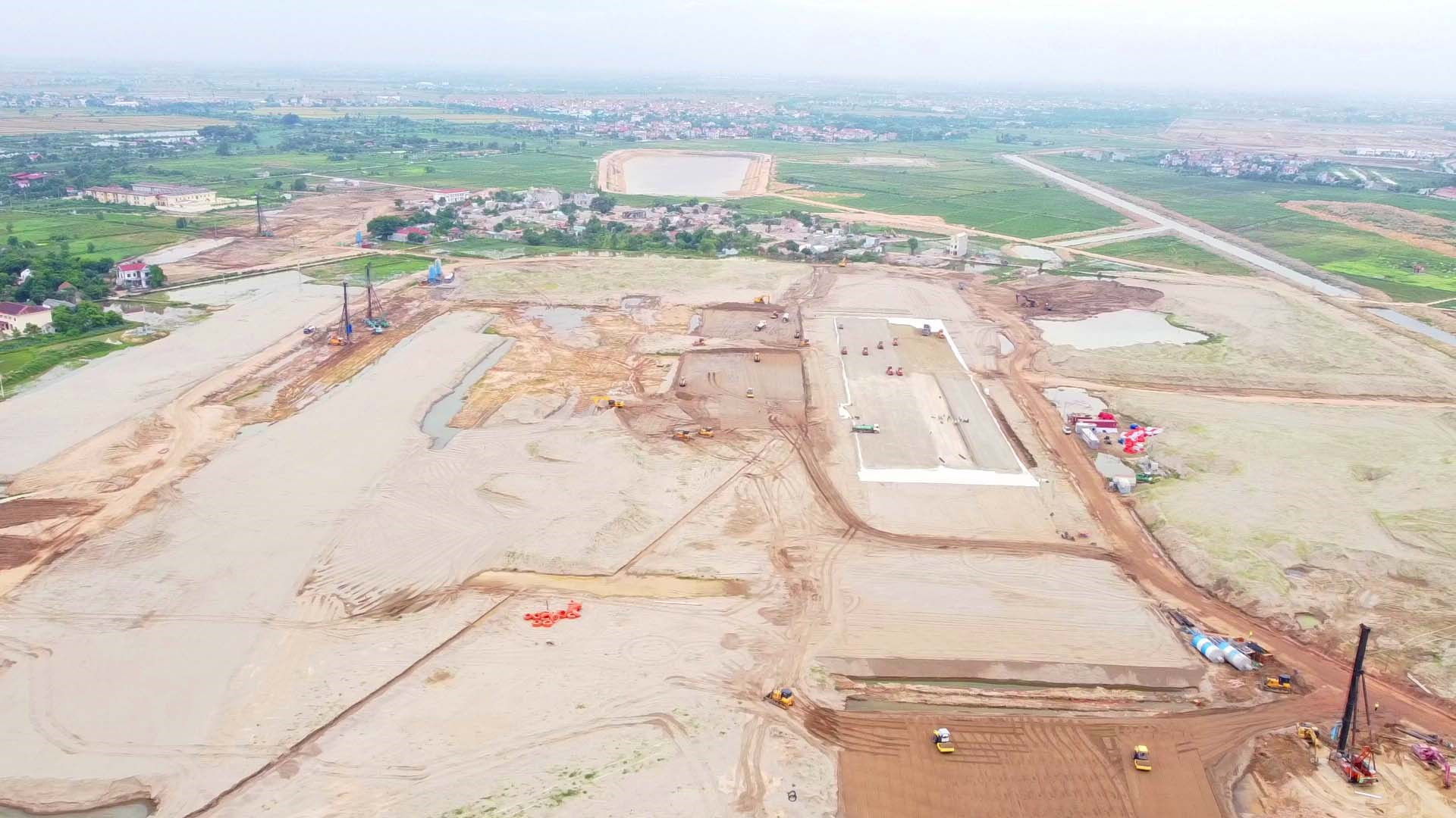 Đại công trường thi công sân bay Gia Bình nhìn từ trên cao