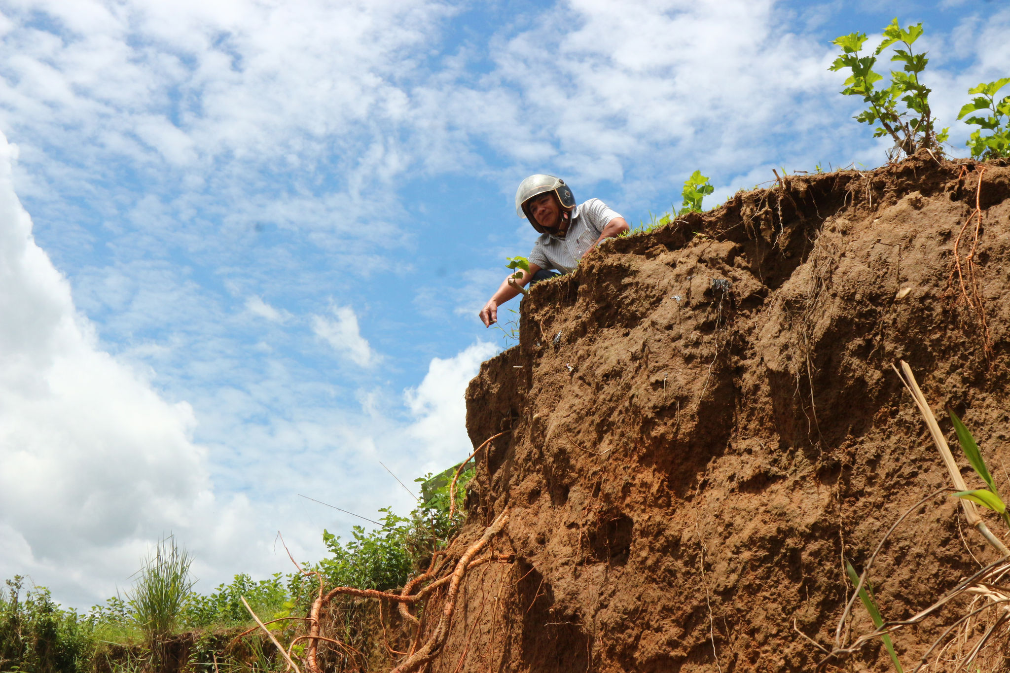 Sạt lở đất ngày càng nghiêm trọng ở thôn 19, xã Đạ Tẻh 2, Lâm Đồng