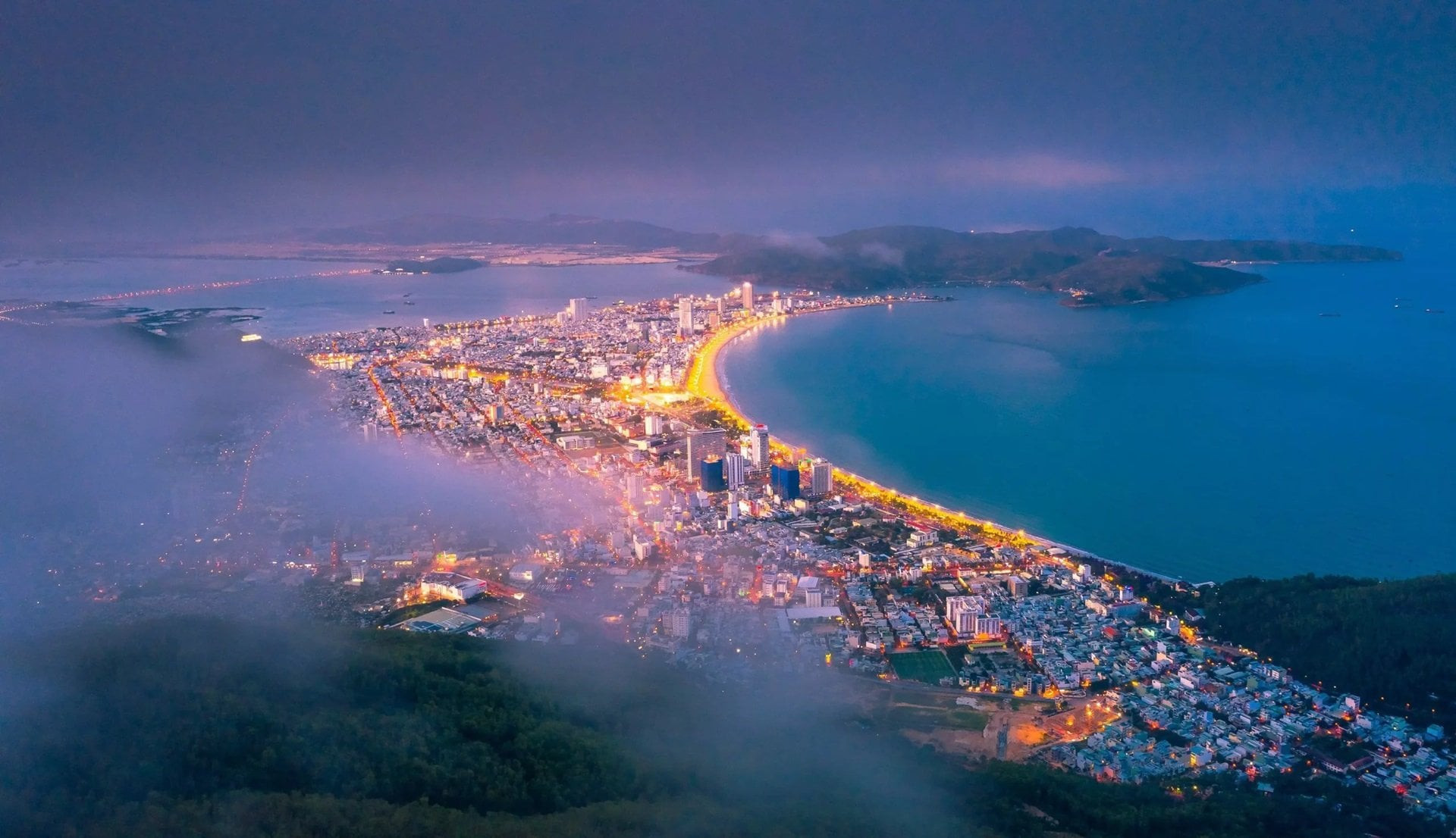 The dazzling beauty of the coastal city of Quy Nhon when the lights come on at night.