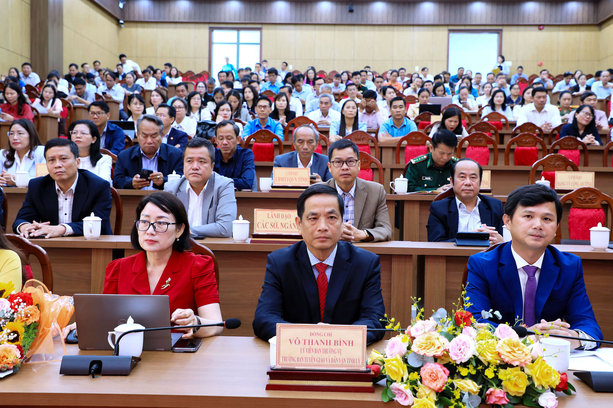 Ủy viên Ban Thường vụ Tỉnh ủy, Trưởng Ban Tuyên giáo và Dân vận Tỉnh ủy Lâm Đồng Võ Thanh Bình cùng các đại biểu dự buổi lễ