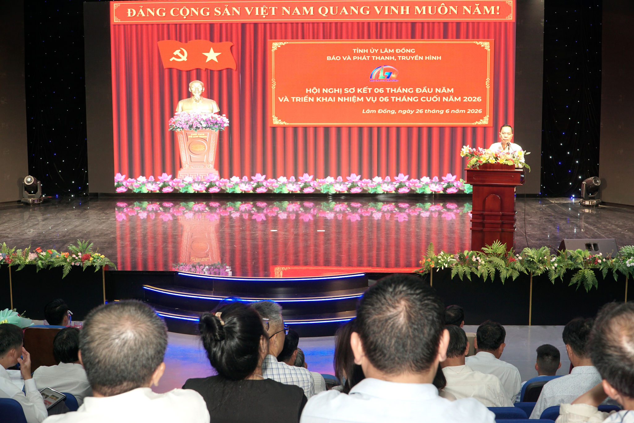 Quang cảnh hội nghị