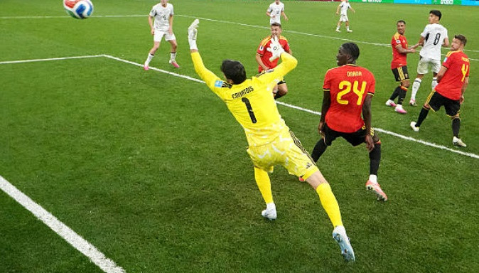 Thủ môn Thibaut Courtois duy trì sự tập trung cao độ trong suốt trận đấu.