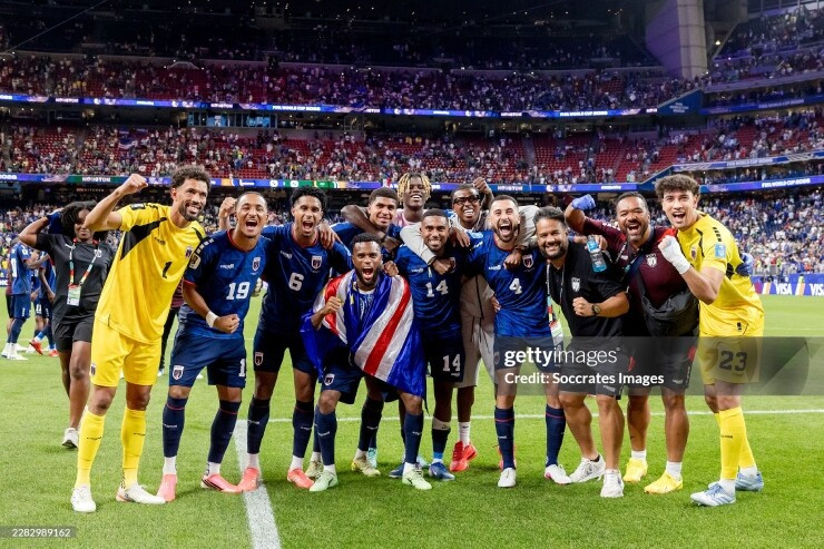 Các cầu thủ Cape Verde ăn mừng kỳ tích lịch sử tại World Cup