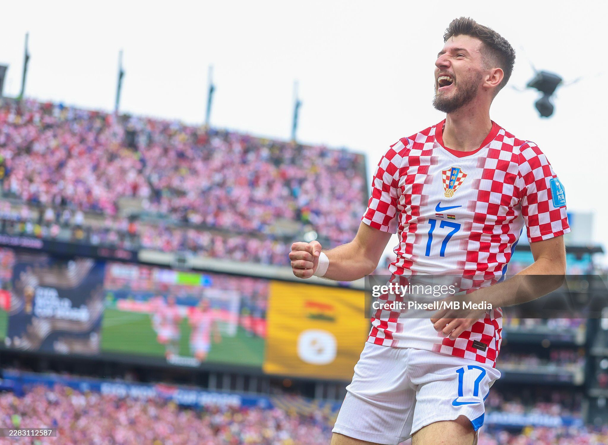 Petar Sucic giúp Croatia có lợi thế trước Ghana sau hiệp một