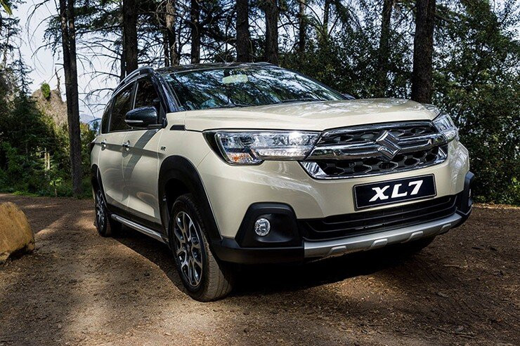 Đuôi xe Suzuki XL7 Hybrid có thiết kế cá tính