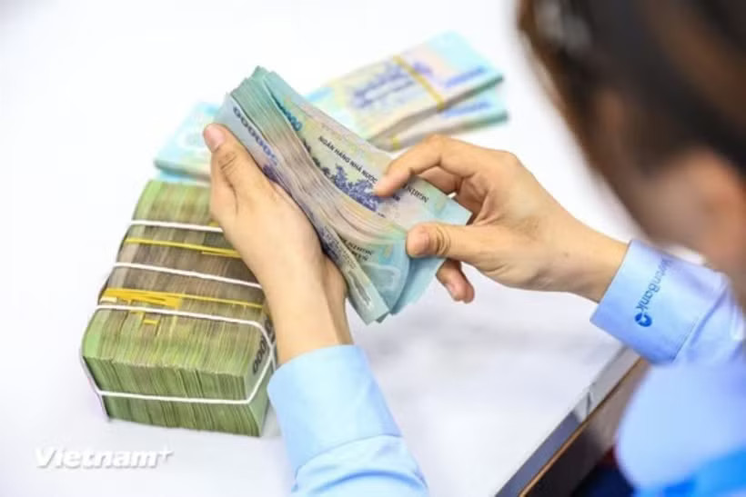 Tăng mức tiền lương cơ sở lên 2.530.000 đồng/tháng. (Ảnh: Vietnam+)