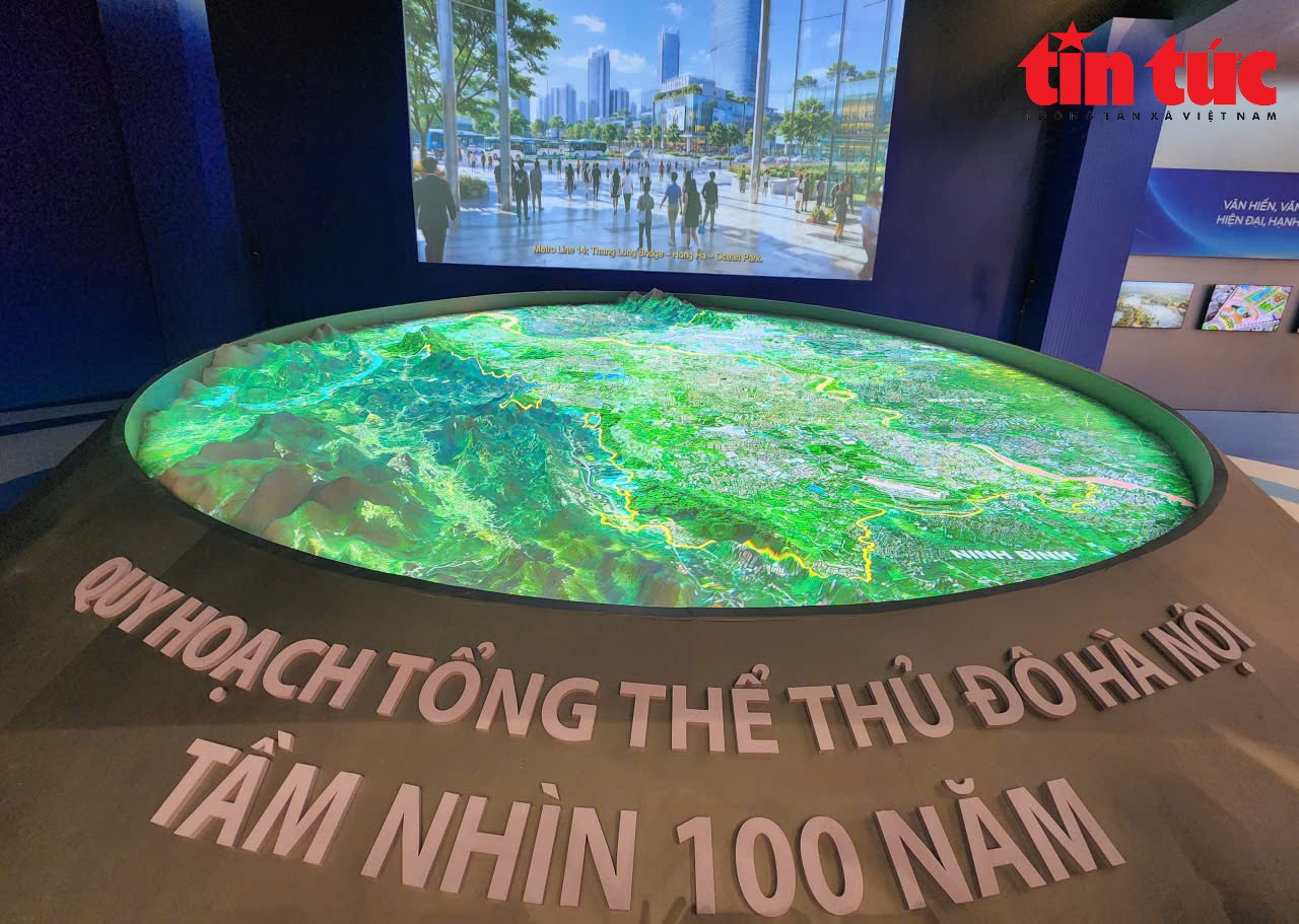 Trưng bày sa bàn quy hoạch Hà Nội tầm nhìn 100 năm