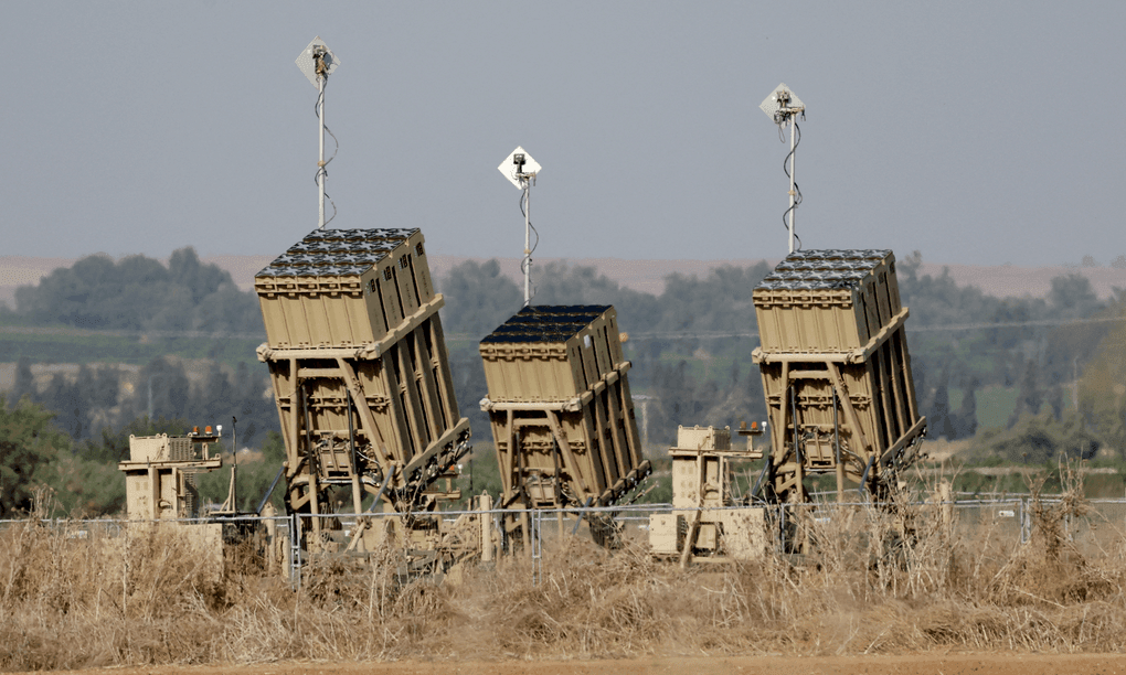 Hệ thống Vòm Sắt Iron Dome đánh chặn rocket trên bầu trời