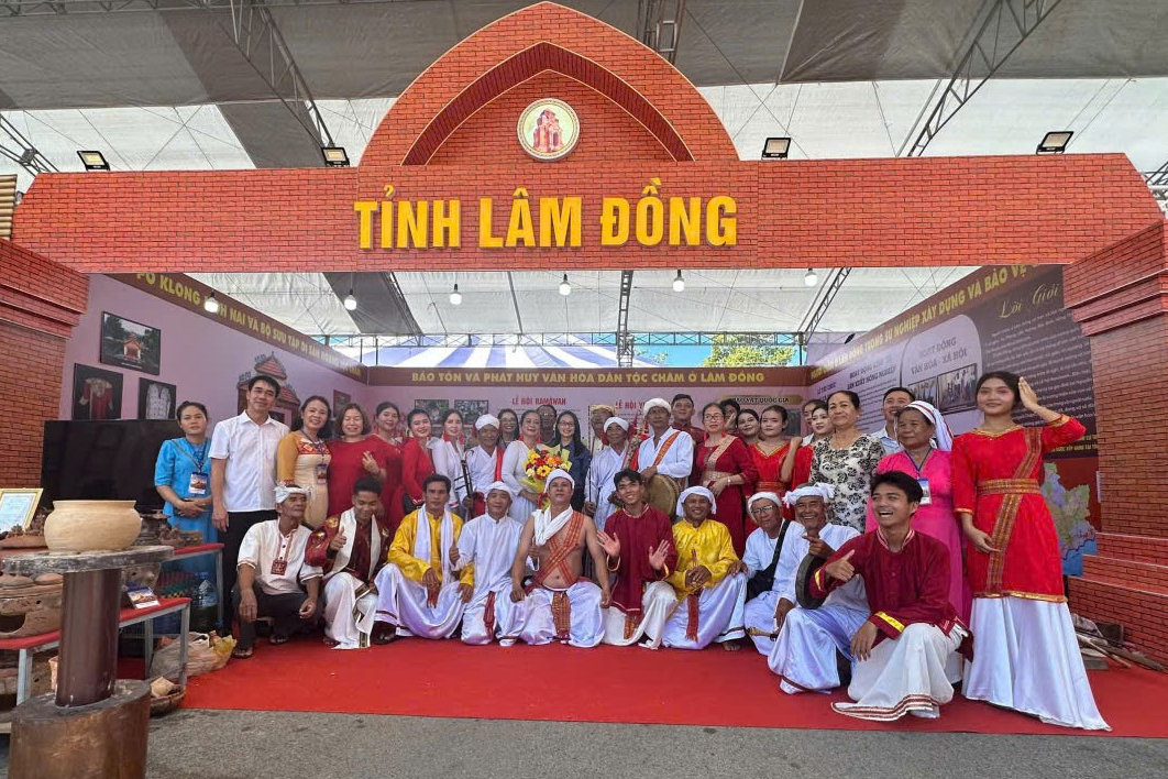 khong-gian-van-hoa-cham-tinh-lam-dong-tai-ngay-hoi(1).jpg