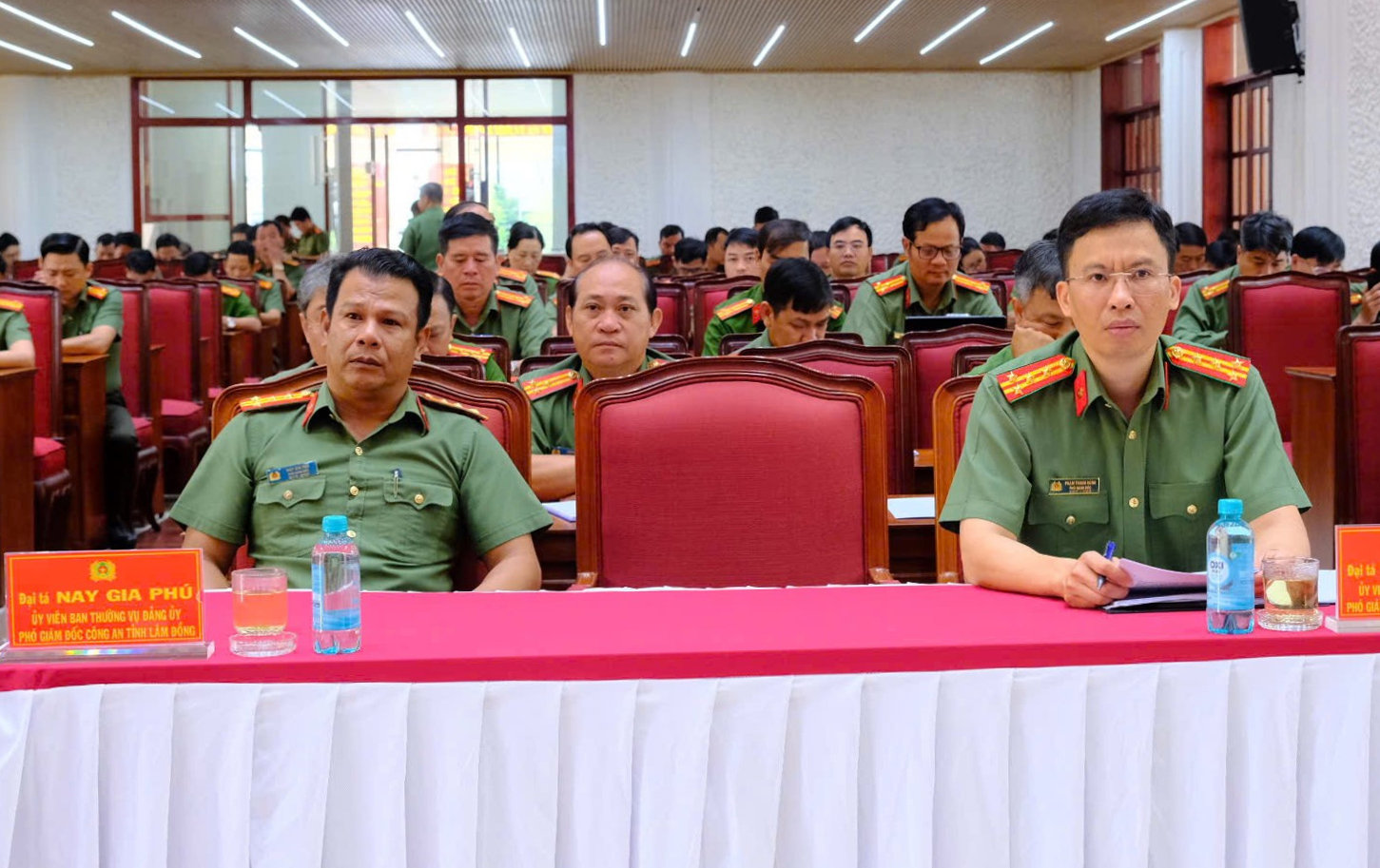 can-bo-chien-si-cong-an-tinh-lam-dong-tham-gia-nghien-cuu-hoc-tap-quan-triet-thuc-hien-nghi-quyet-3-(1).jpg