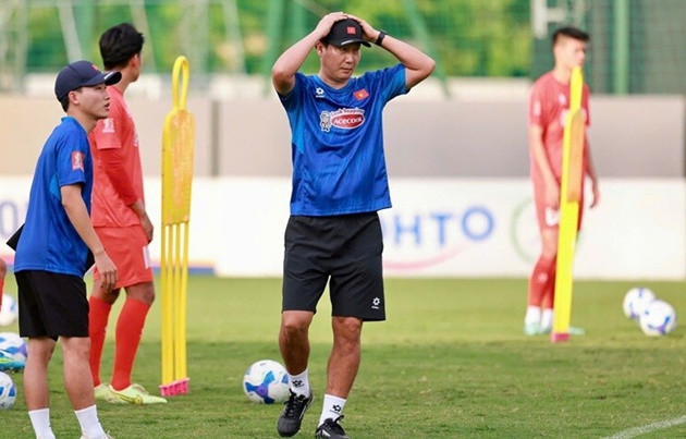 HLV Kim Sang-sik đang theo dõi sát sao các đối thủ tại khu vực.