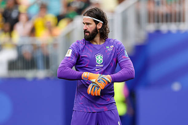 Alisson Becker (7): Chơi tương đối tốt bất chấp việc bị Kaishu Sano đánh bại từ một cú sút xa hiểm hóc.
