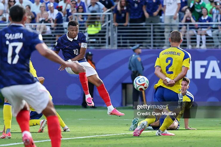 Mbappe thể hiện đẳng cấp cao trong trận đấu với Thụy Điển tại World Cup 2026