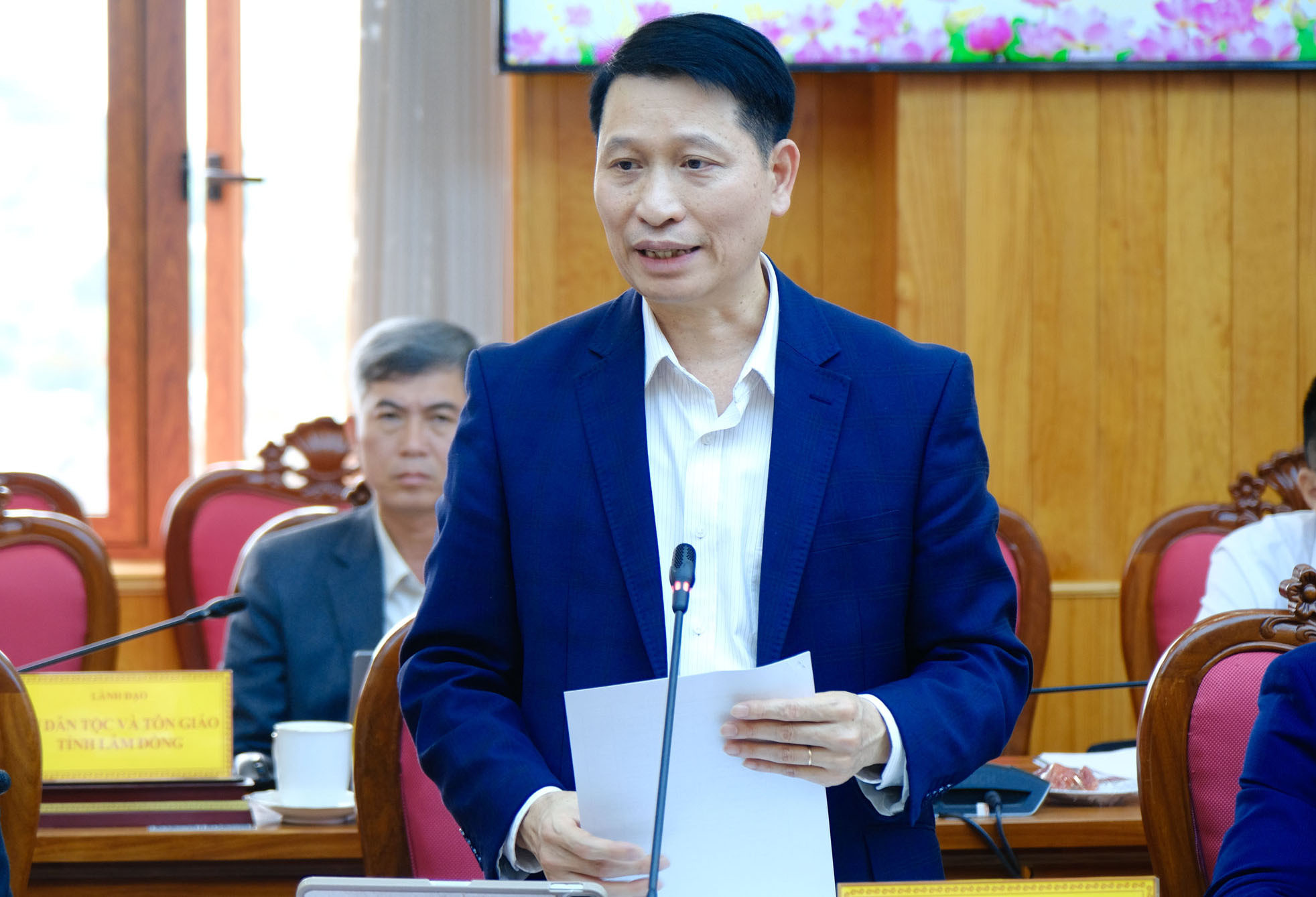 dong-chi-bui-huy-thanh-uy-vien-ban-thuong-vu-tinh-uy-truong-ban-tuyen-giao-phat-bieu-tai-buoi-lam-viec-(1).jpg