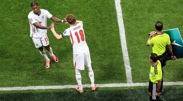 HLV Tuchel đúng đắn khi tung Gordon vào thay Rashford.