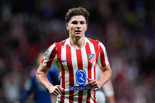 Atletico Madrid kiên quyết giữ chân tiền đạo Julian Alvarez