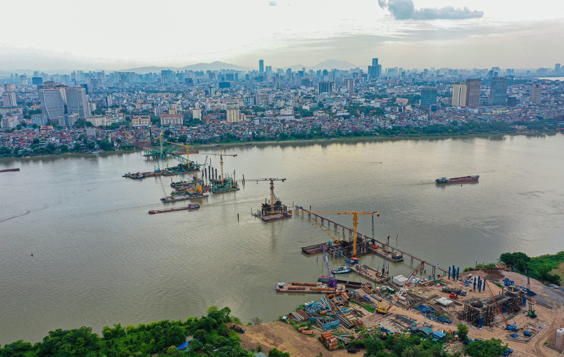 Công trường thi công cầu Trần Hưng Đạo tại TP.Hà Nội năm 2026