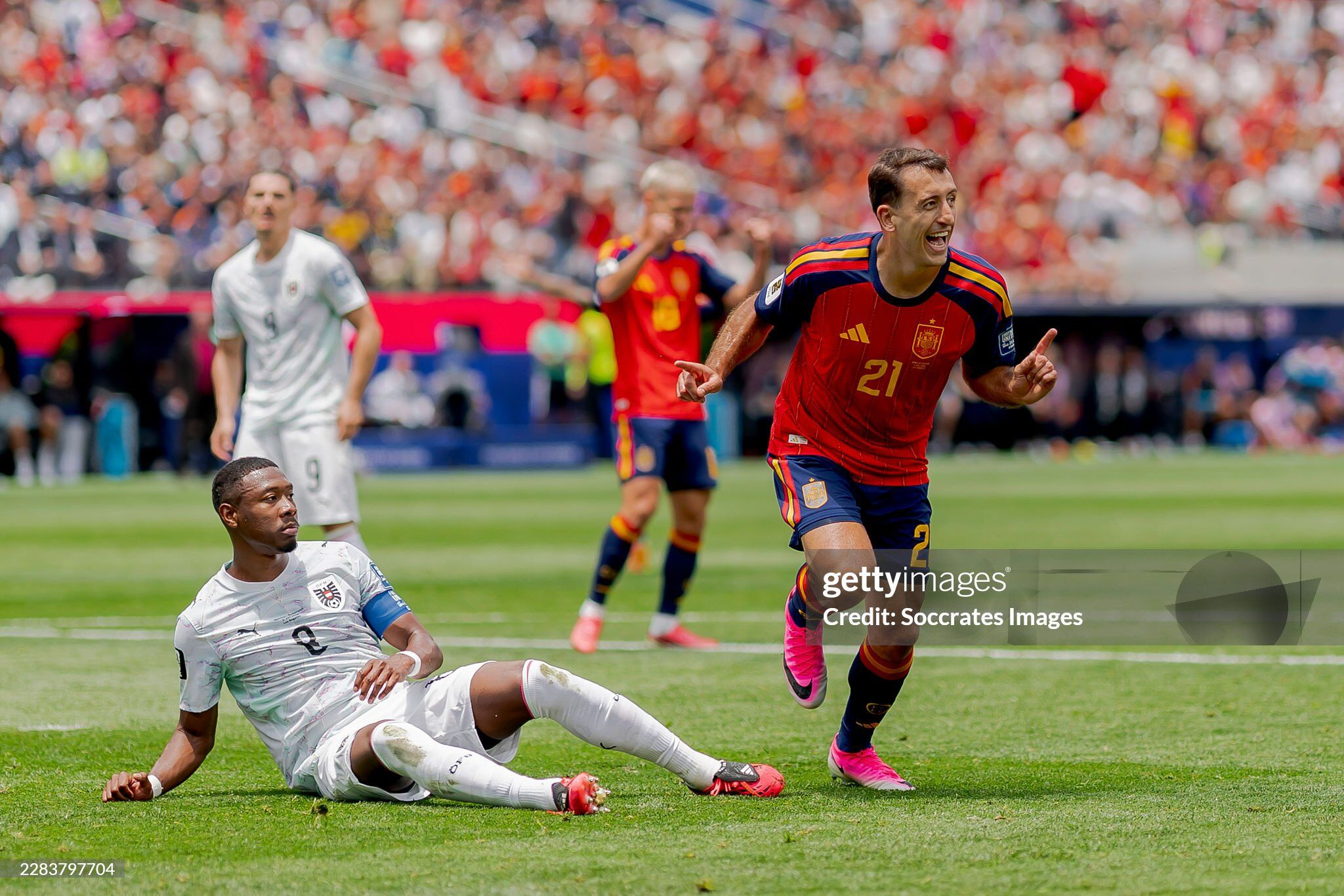 Mikel Oyarzabal ăn mừng bàn thắng vào lưới ĐT Áo Mikel Oyarzabal ăn mừng bàn thắng vào lưới ĐT Áo