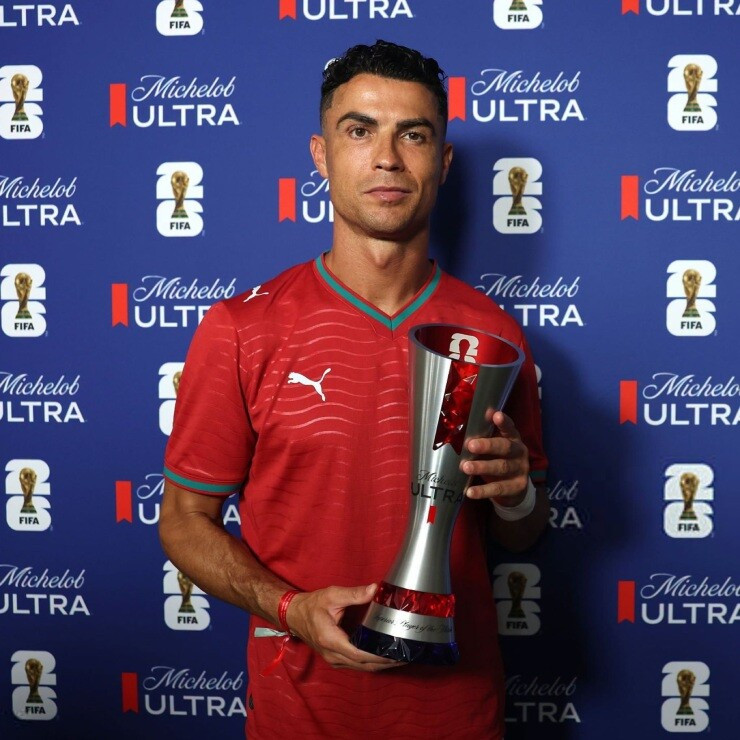 Ronaldo nhận giải Cầu thủ hay nhất trận Bồ Đào Nha - Croatia