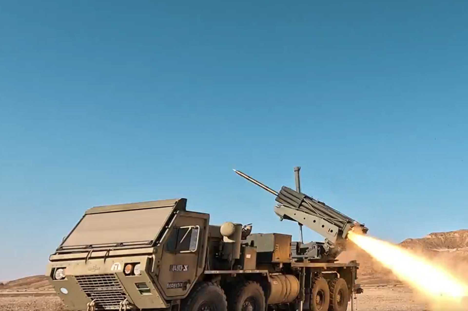 Hệ thống Iron Dome đánh chặn mục tiêu trên bầu trời Israel
