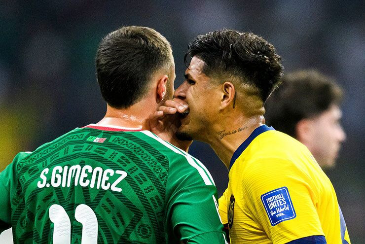 Piero Hincapie bị thẻ đỏ do che miệng nói chuyện trong trận gặp Mexico