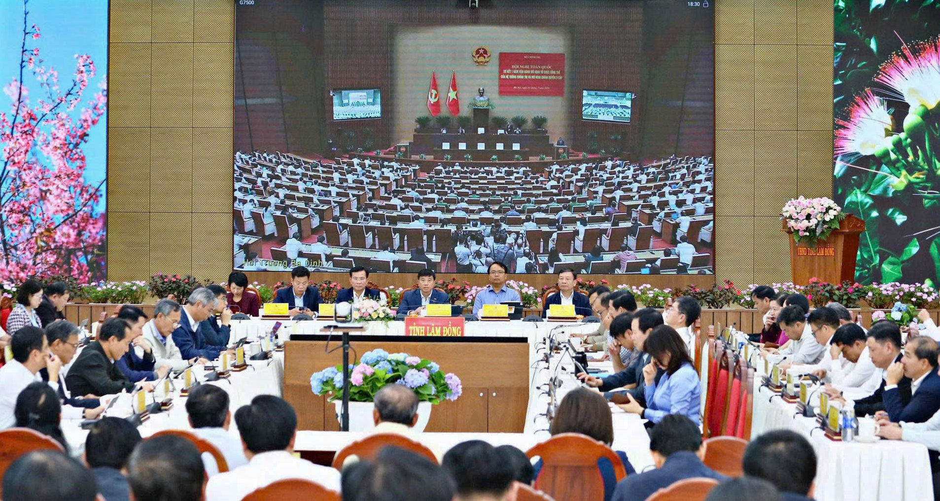 lanh-dao-tinh-va-cac-dai-bieu-du-so-ket-van-hanh-chinh-quyen-3-cap-do-trung-uong-to-chuc-anh-cong-thong-tin-dien-tu-tinh(1).jpg