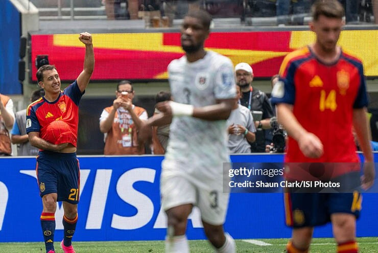 Mikel Oyarzabal là nhân tố quan trọng trên hàng công La Roja