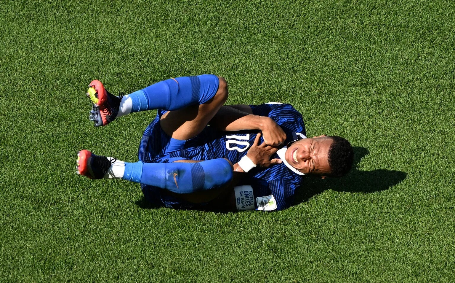 Segundo Thomas Hitzlsperger, é um milagre que Mbappé não esteja lesionado.