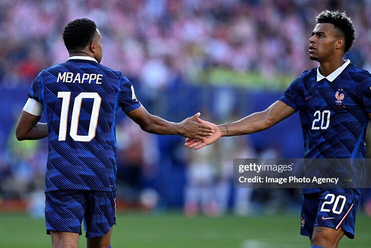 Niềm vui muộn màng của Mbappe