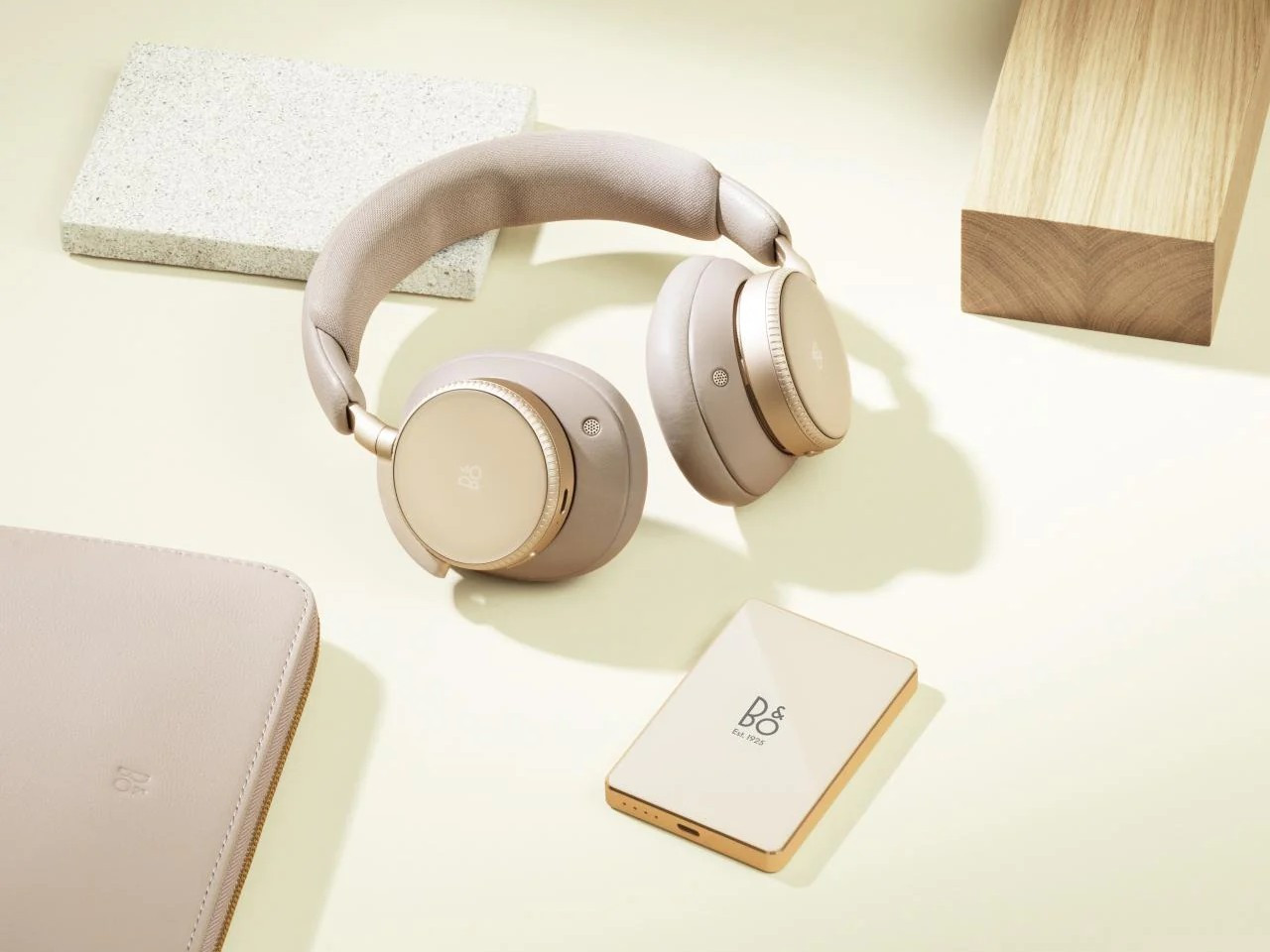 Sạc dự phòng Bang & Olufsen phiên bản màu Hourglass Sand