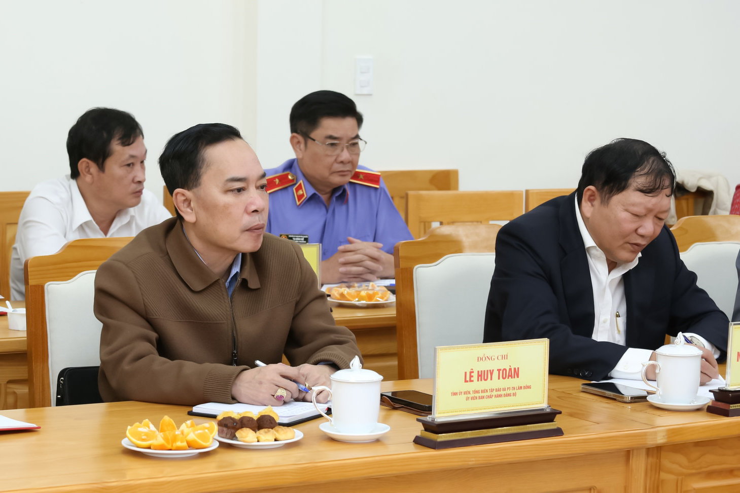 cac-dong-chi-uy-vien-ban-chap-hanh-dang-uy-cac-co-quan-dang-tinh-tham-du-hoi-nghi(1).jpg