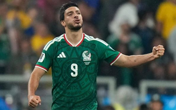Raul Jimenez là niềm hy vọng lớn nhất nhưng đã ở bên kia sườn dốc sự nghiệp.