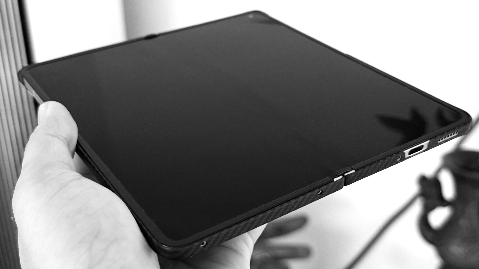 Samsung Galaxy Z Fold 8 nếp gấp màn hình Samsung Galaxy Z Fold 8 và Oppo Find N6 so sánh nếp gấp màn hình