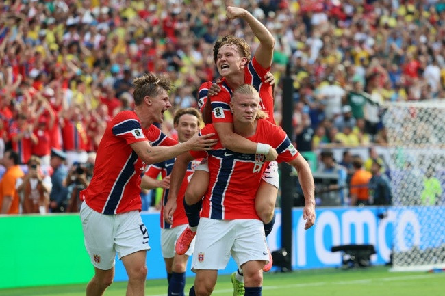 Na Uy đánh bại Brazil 2-1. Ảnh: Sky Sports.