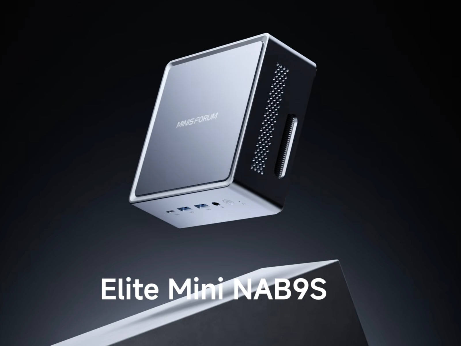 Minisforum NAB9S có kích thước 127 x 127,5 x 54,7 mm và nặng khoảng 570 g.