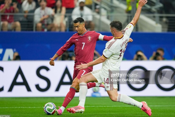 Ronaldo nỗ lực tìm kiếm bàn thắng trước Yamal
