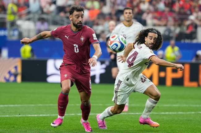Bruno Fernandes mờ nhạt ở khu vực trung tuyến