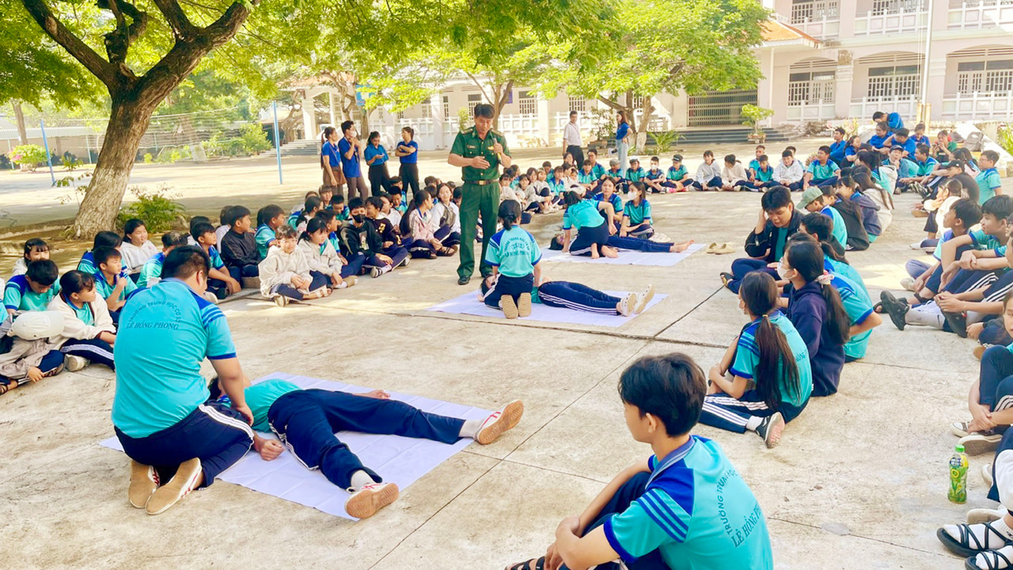 Ảnh 5. Phương pháp truyền đạt trực quan, sinh động kết hợp thực hành giúp các em học sinh dễ dàng tiếp thu và ghi nhớ các kiến thức, kỹ năng cần thiết.