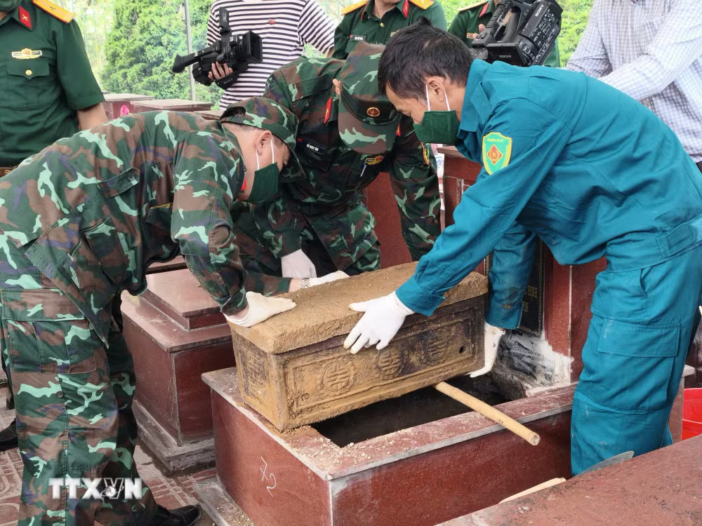 ttxvn-0406-so-hoa-thong-tin-hai-cot-liet-sy.jpg