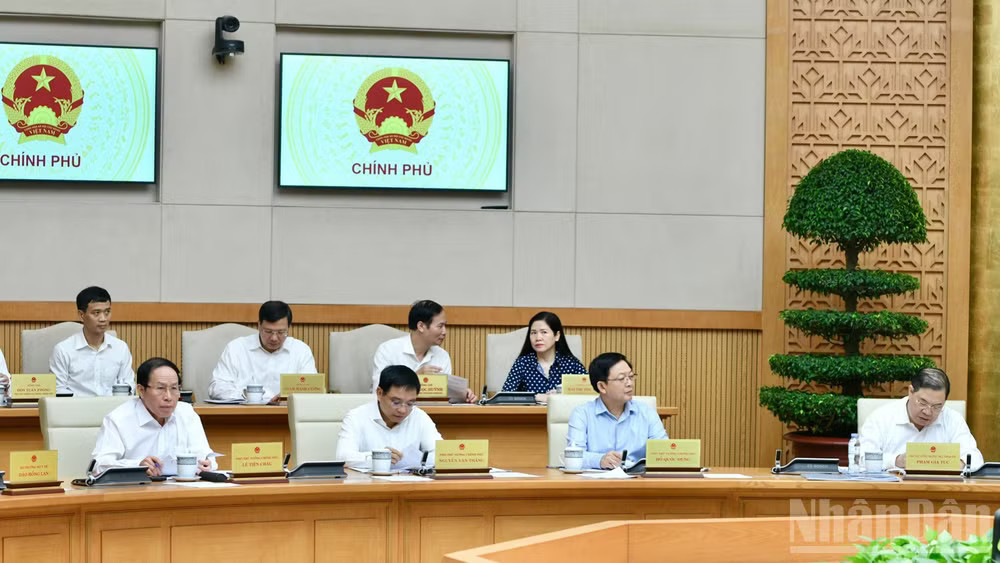 Các Phó Thủ tướng Chính phủ, các đại biểu tham dự phiên họp. (Ảnh: THANH GIANG)