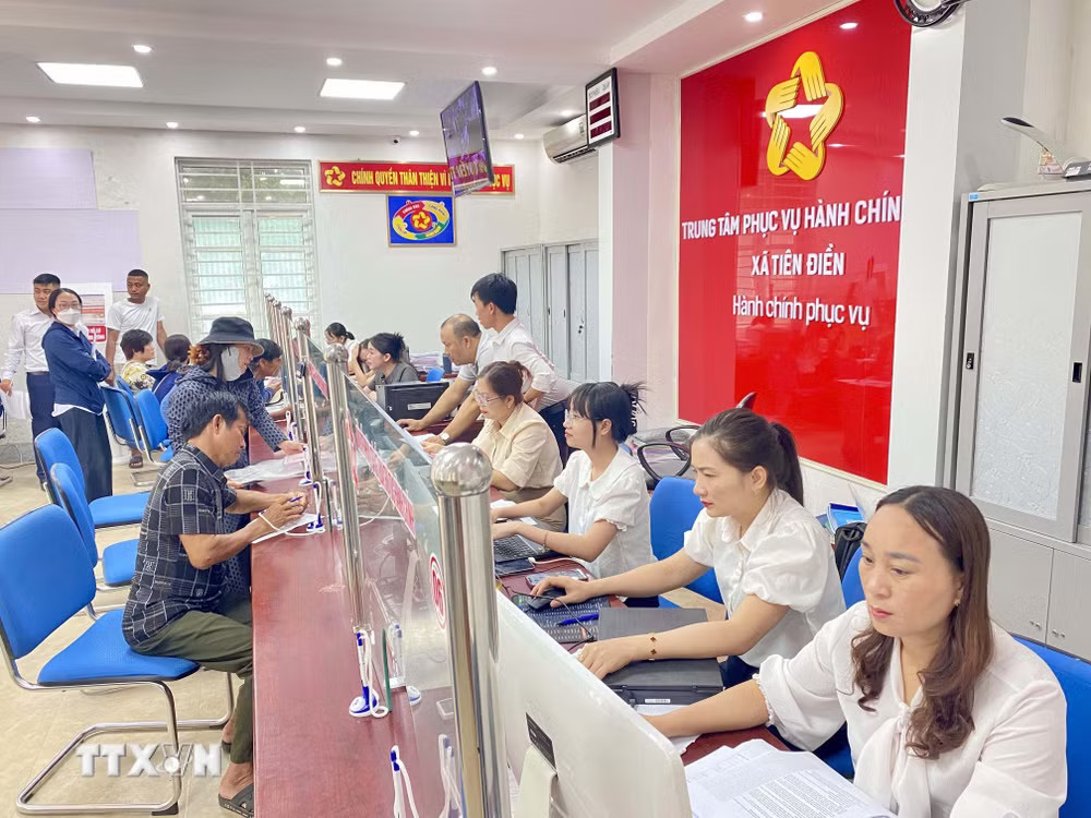 ttxvn-chinh-quyen-dia-phuong-2-cap-buoc-tien-nang-cao-hieu-qua-phuc-vu-nguoi-dan-ha-tinh-8125515-2.jpg