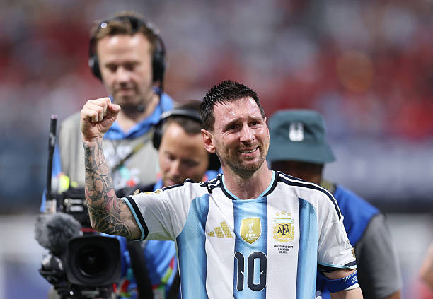 Lionel Messi khóc sau chiến thắng trước Ai Cập tại World Cup