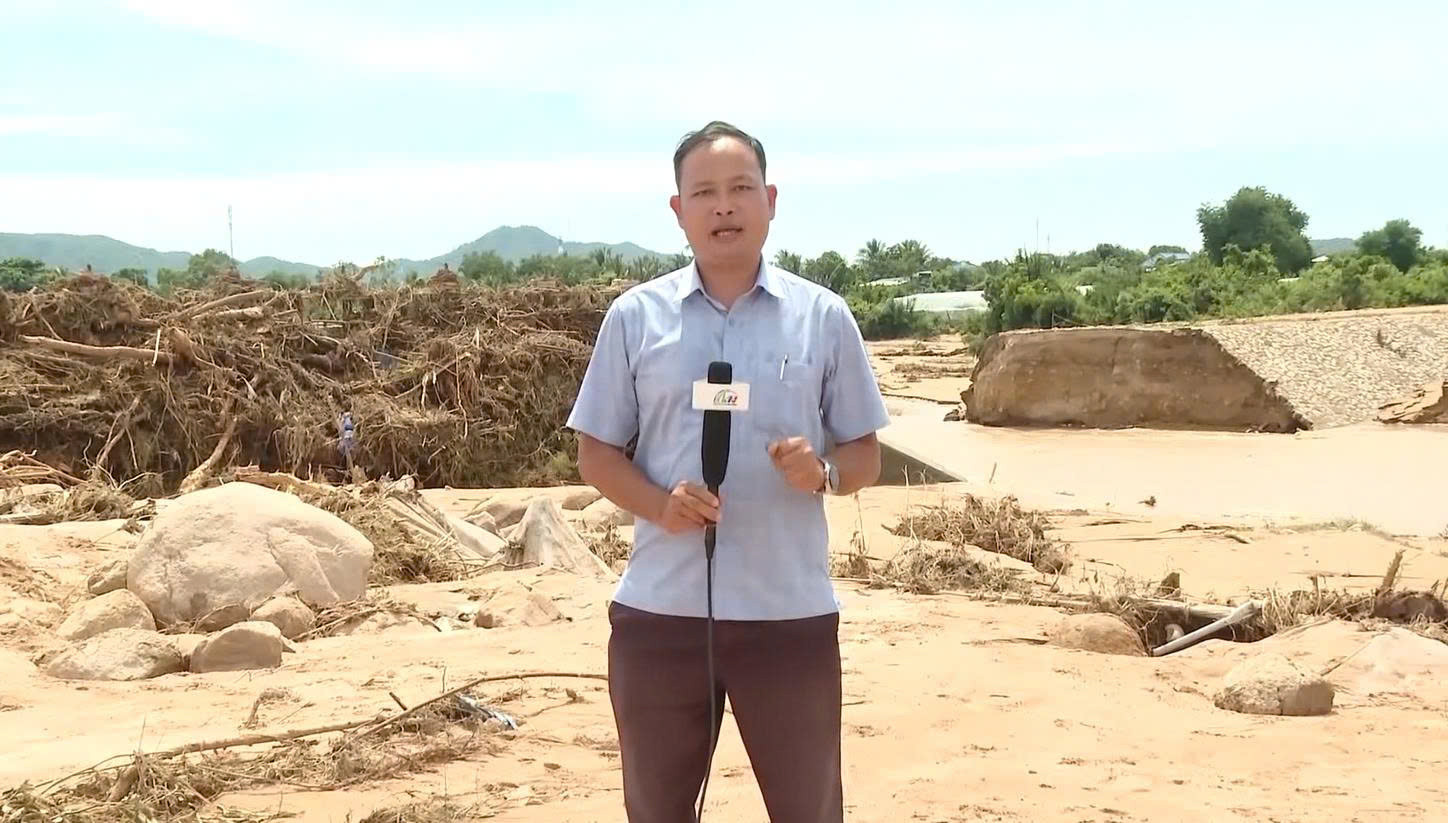 Phóng viên tác nghiệp1