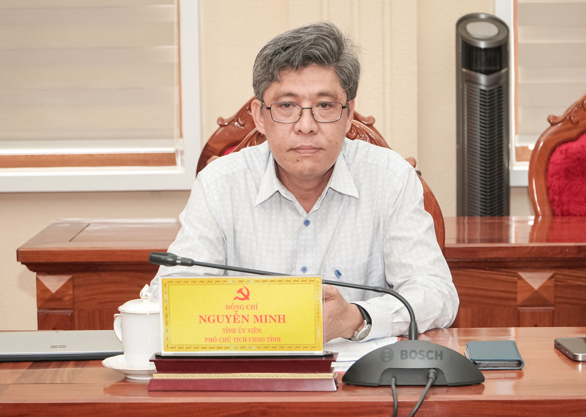 dong-chi-nguyen-minh-tinh-uy-vien-pho-chu-tich-ubnd-tinh-du-hoi-nghi(1).jpg