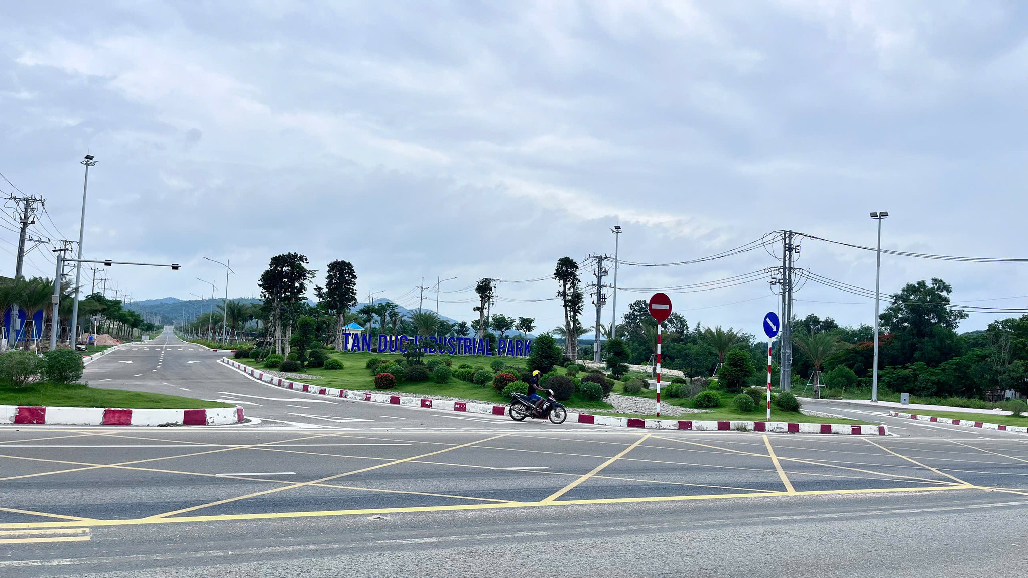 kcn-tan-duc-tiep-giap-quoc-lo-1a.jpg